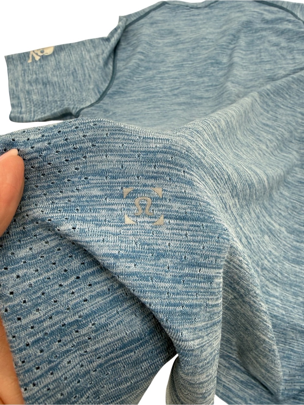Lululemon Metal Vent Tech Short Sleeve Shirt w/Skull & Crossbones Small Blue - Picture 5 of 16